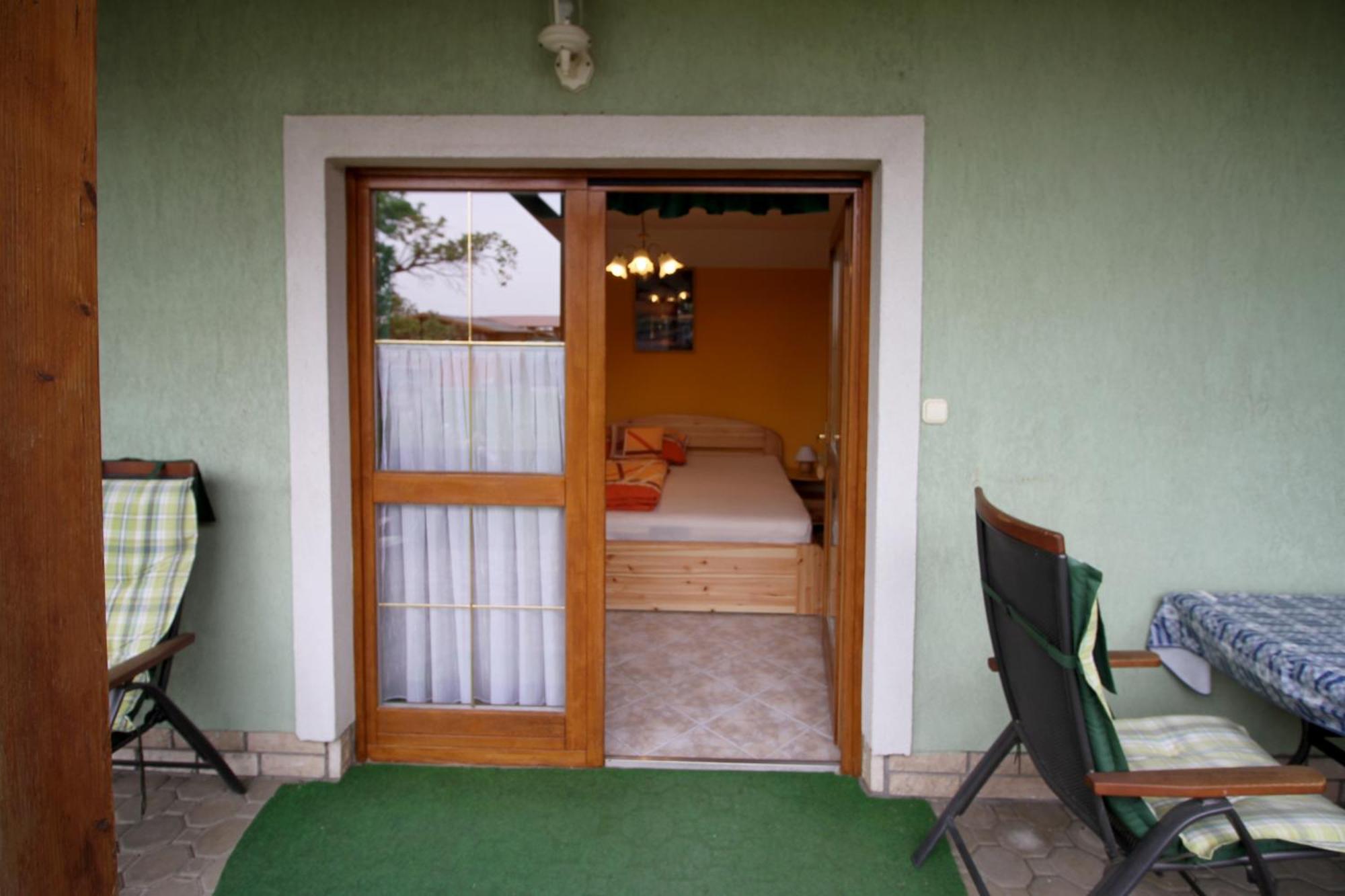 Bo-Ni Vendeghaz Hotel Fertod Exterior photo
